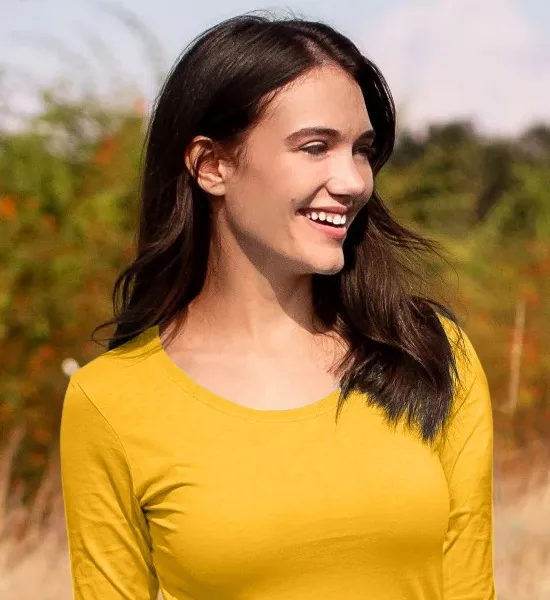 Camiseta de mujer de manga larga. - Escote redondo más profundo