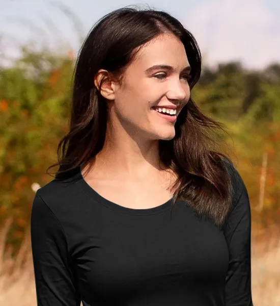 Camiseta de mujer de manga larga. - Escote redondo más profundo