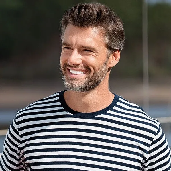 Camiseta estilo azul marino - Escote redondo clásico