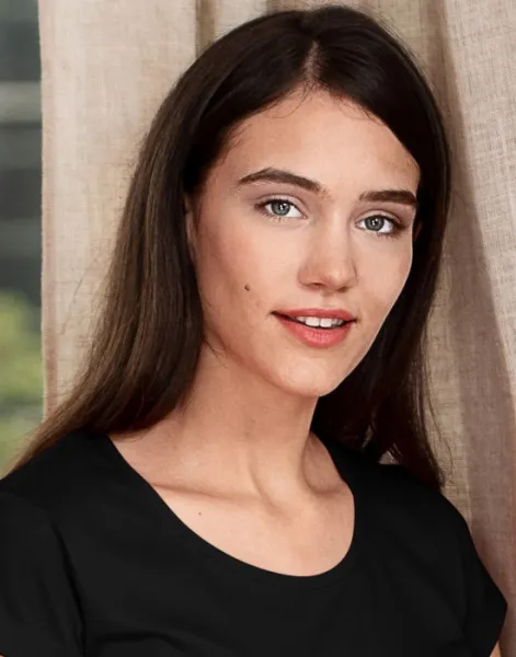 Camiseta de mujer slim fit con cuello redondo - Escote redondo más profundo