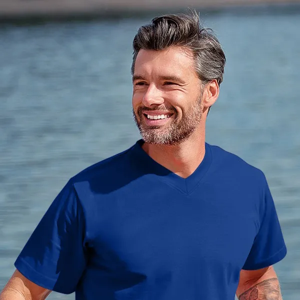 Camiseta de manga corta, peso medio. - Escote en V