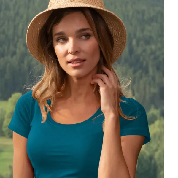 Camiseta de mujer con costuras decorativas - Escote redondo profundo