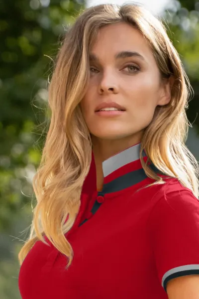 Vestido de mujer con cuello levantado - cierre de 4 botones
