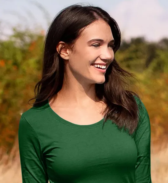 Camiseta de mujer de manga larga. - Escote redondo más profundo