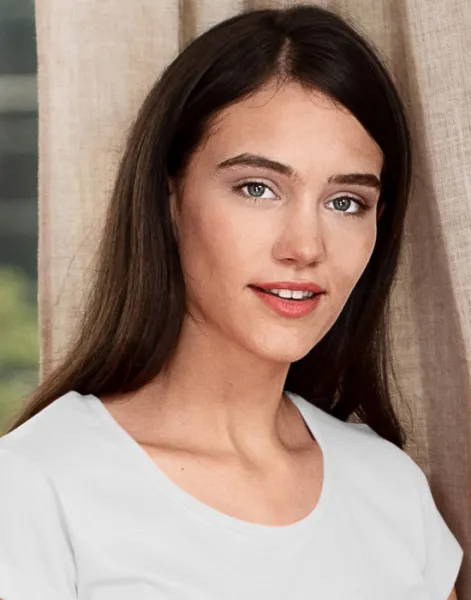 Camiseta de mujer slim fit con cuello redondo - Escote redondo más profundo